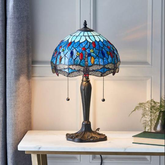 elegans klasszikus kezmuves idotallo  premium meghitt harmonikus egyedi  handmade nosztalgikus stilusos tiffany level mintas asztali lampa kek szinu lakberendezes kulonleges 2.jpg
